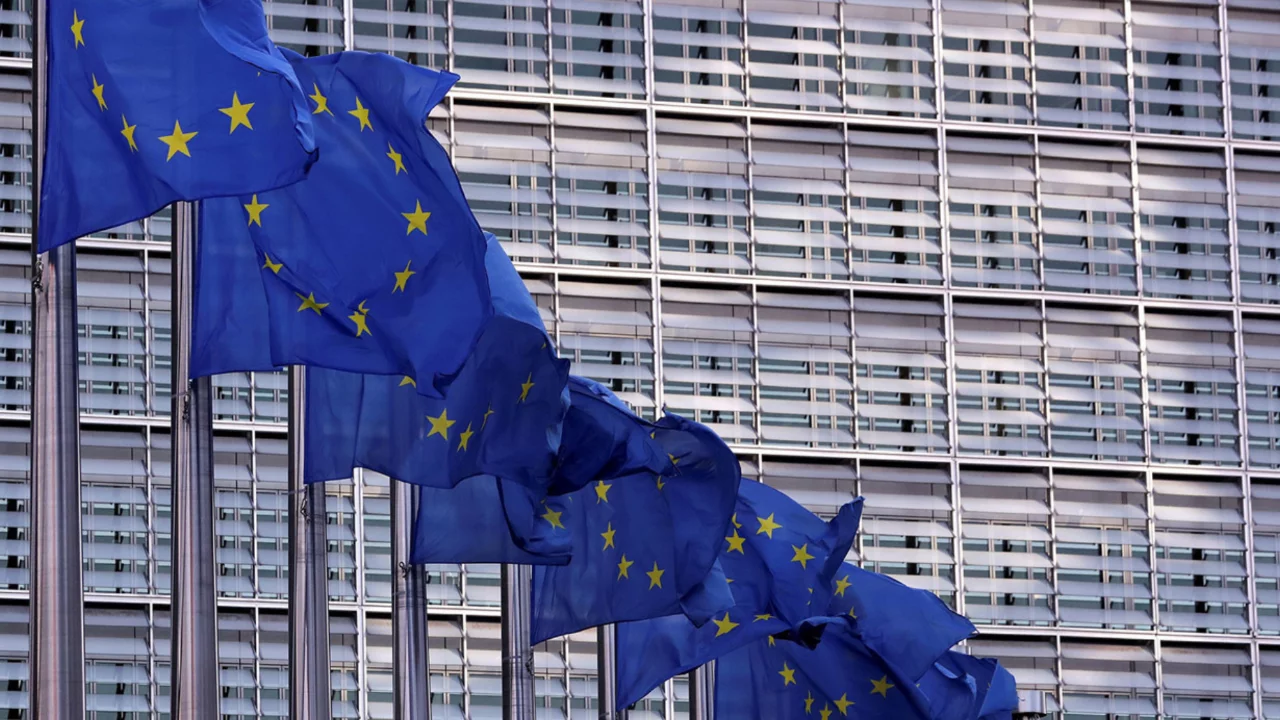 Euro b&ouml;lgesi yılın son &ccedil;eyreğinde sınırlı b&uuml;y&uuml;d&uuml;