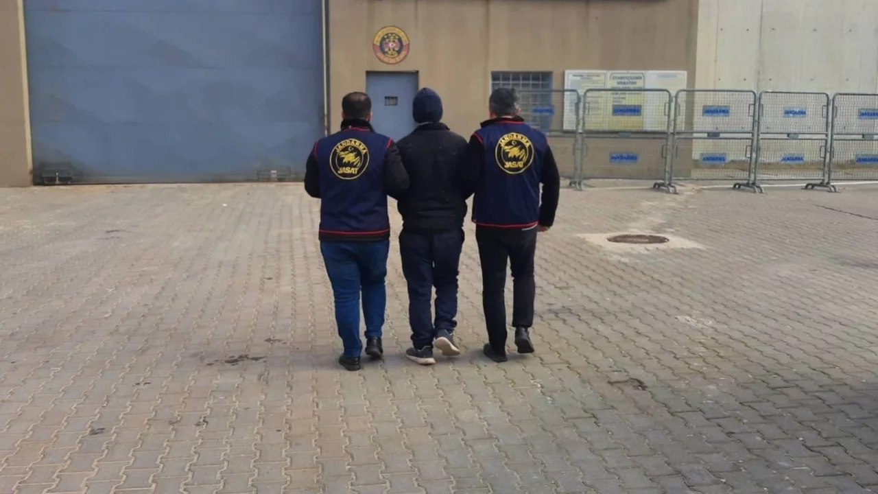 Kesinleşmiş 11'er yıl cezayla aranan 3 şahıs yakalandı