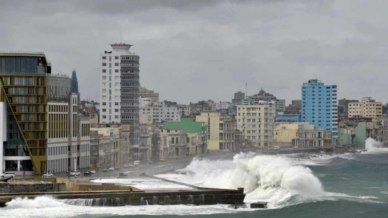 Trump, Küba'nın "çok yakında düşeceğini" iddia etti 