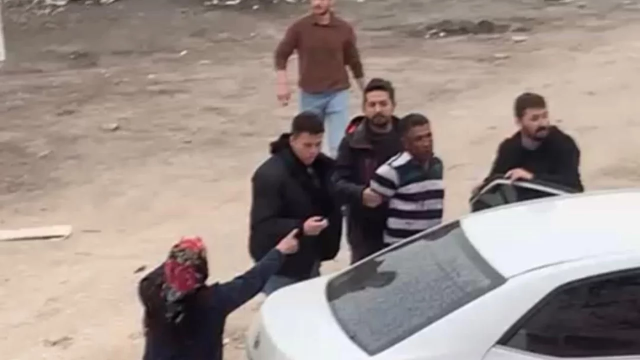 Sakarya'da hareketli dakikalar: Firariyi vermemek için polise direndiler