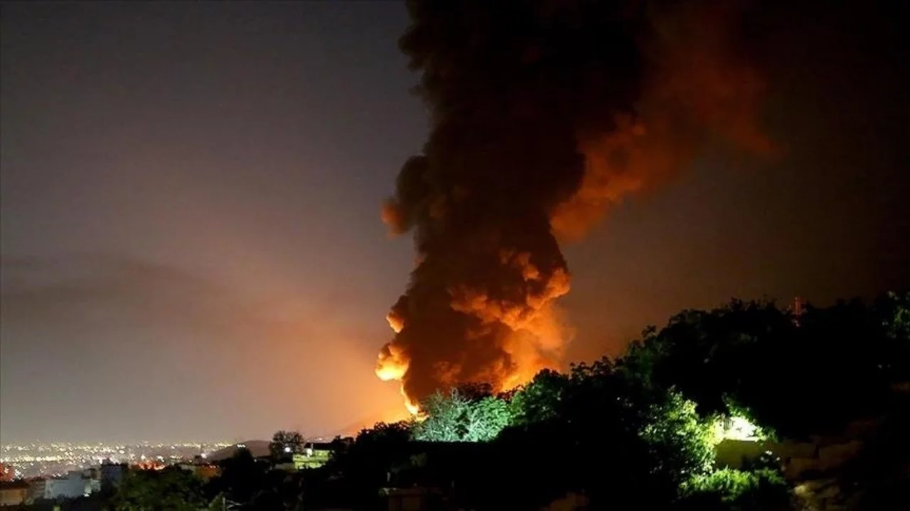 İran ordusu: Radarların vurulmasıyla düşmanın gözü kör edildi 