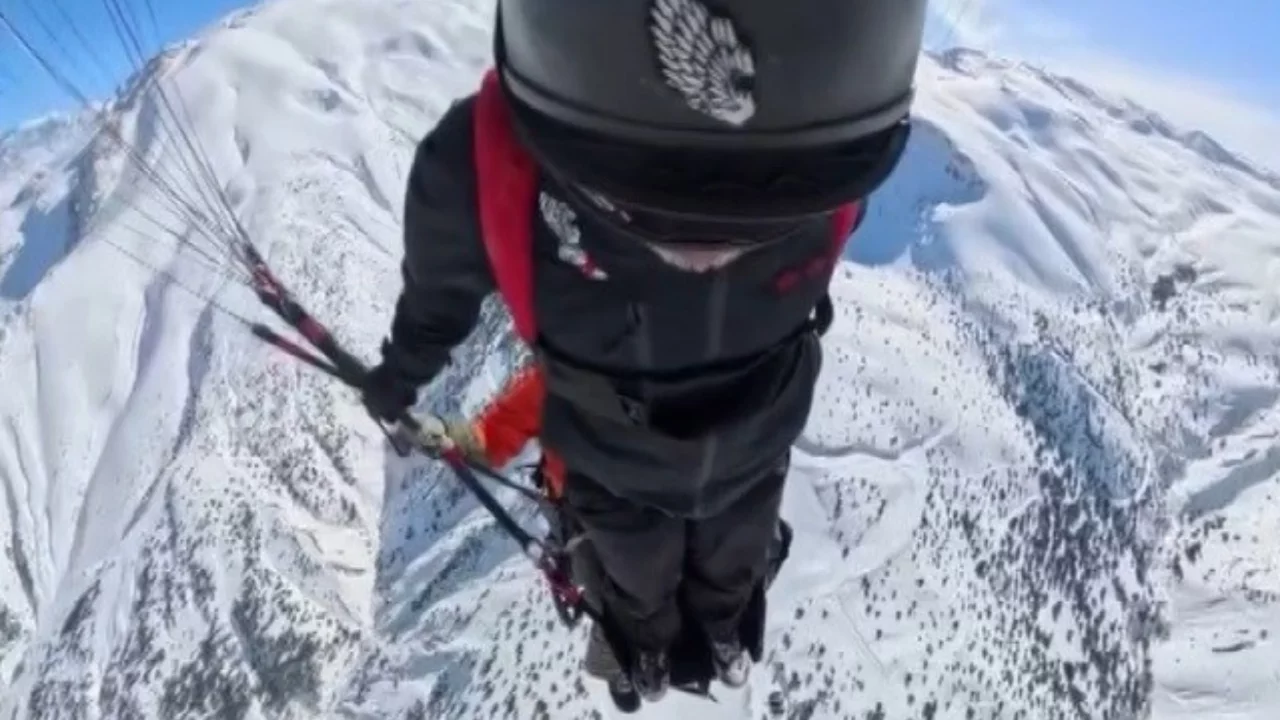 Paraşütle 500 metreden atladı