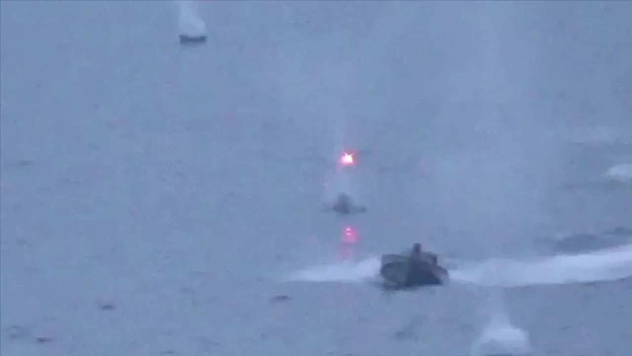 Ukrayna'dan, Rusya'nın Karadeniz filosuna ait iki fırkateyne hasar verildiği iddiası