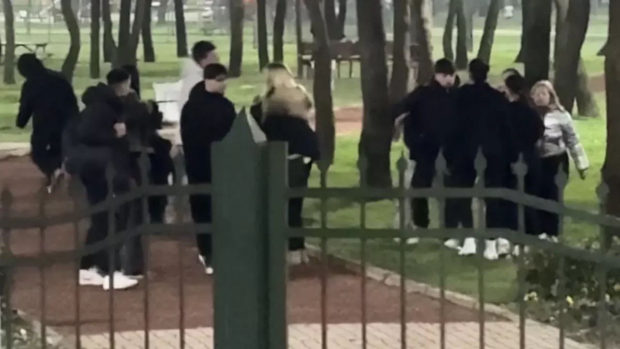 Lise öğrencileri tekmeli yumruklu kavga etti: "Seni mermi manyağı yapacağım"