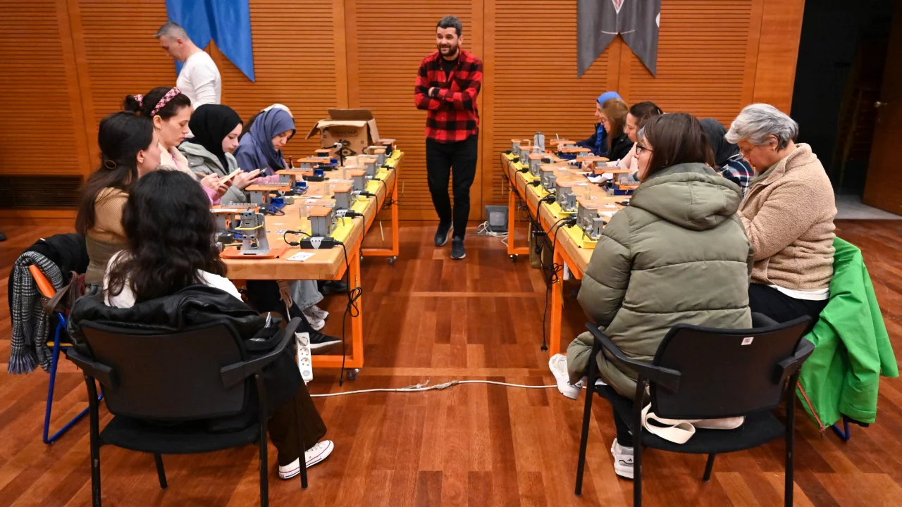 Bursa'da toplumsal cinsiyet rollerini yıkan atölyelerle kadınlar ve erkekler bir araya geliyor