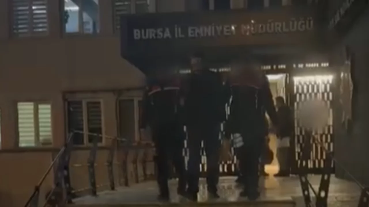 Bursa'da dur ihtarına uymadı evinden zehir deposu çıktı!