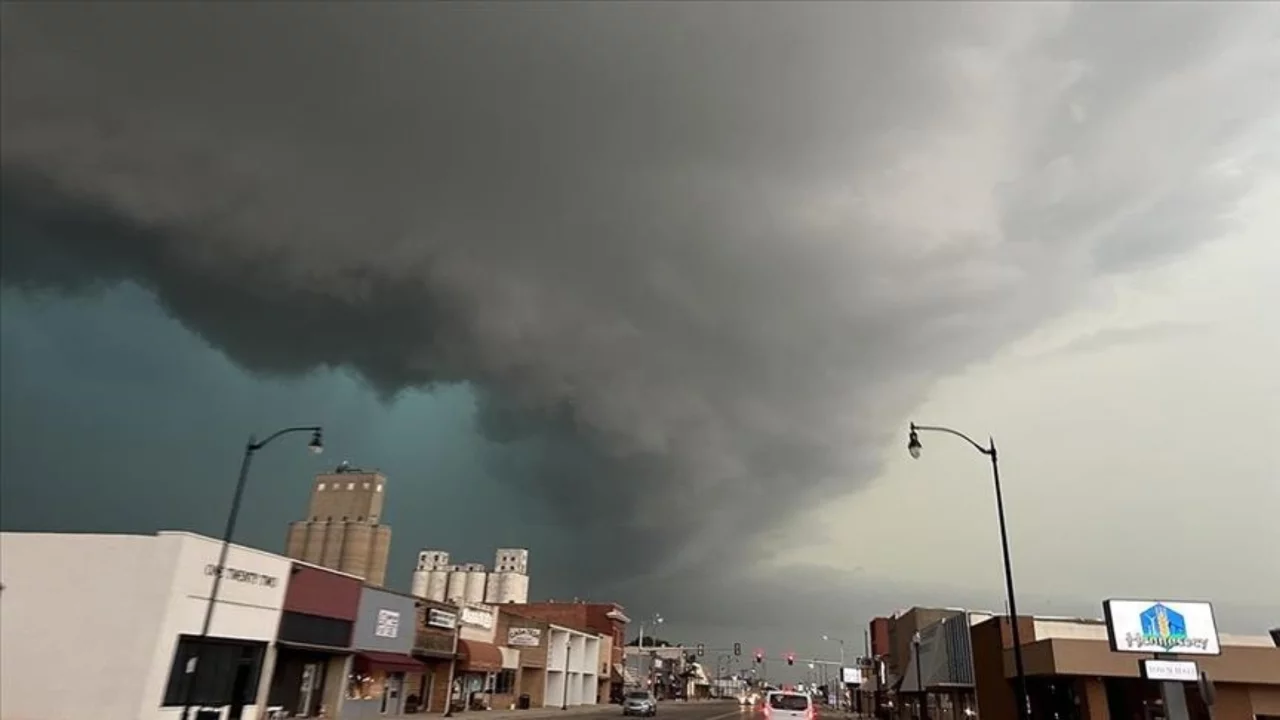 ABD'nin Michigan eyaletindeki şiddetli fırtınalarda 4 kişi hayatını kaybetti