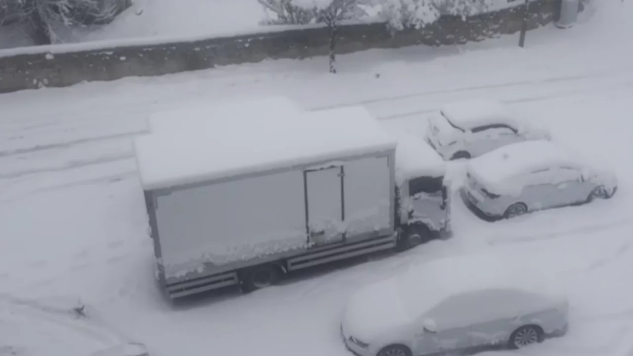Ağrı'da baharı beklerken 40 santimetre kar yağdı