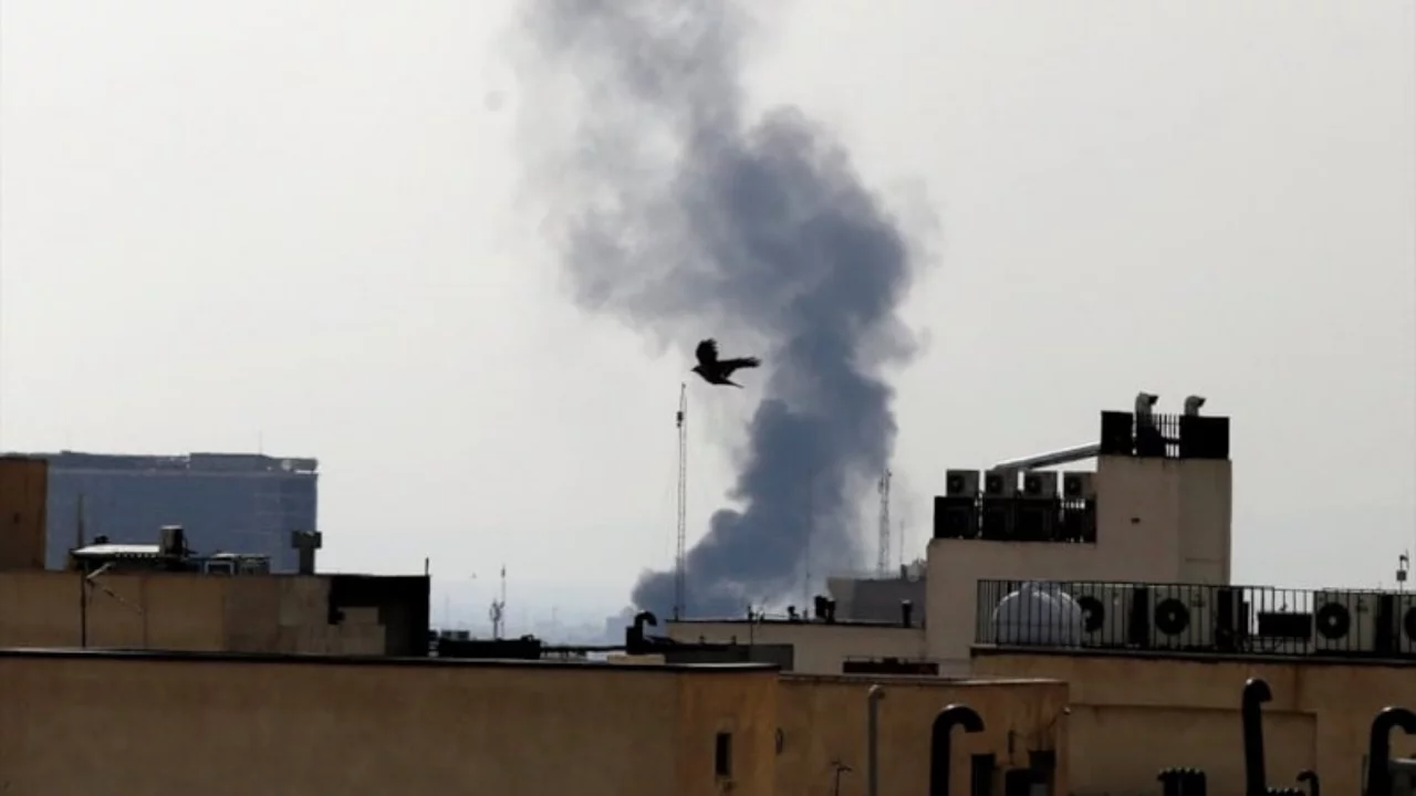 İran'ın başkenti Tahran'dan patlama sesleri yükseliyor