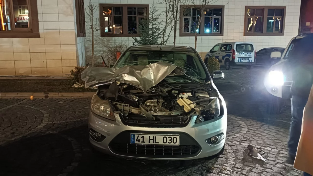 Bingöl'de iki otomobil çarpıştı: 4 yaralı