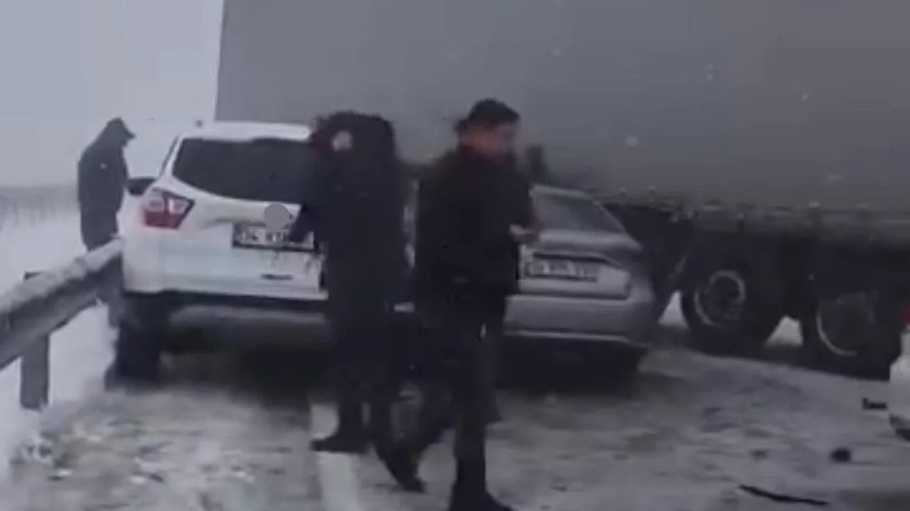 Siverek-Diyarbakır karayolunda zincirleme kaza: Yol trafiğe kapandı