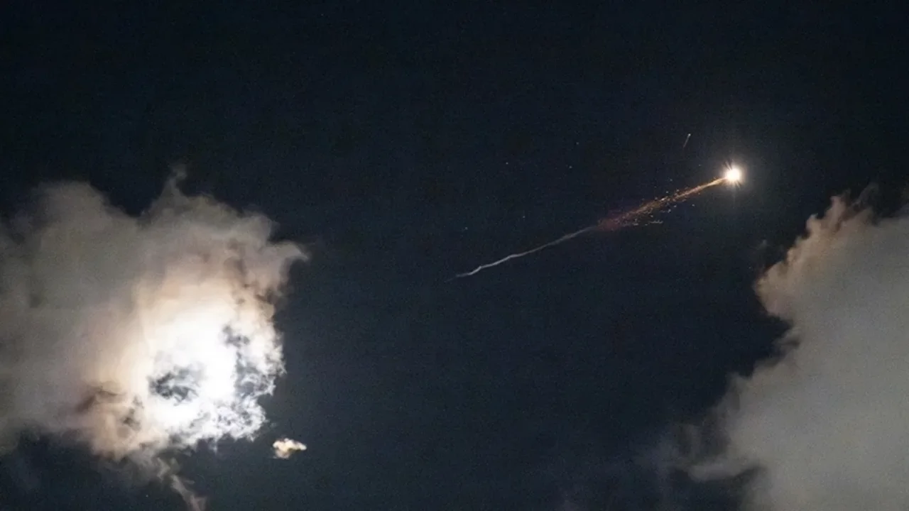 Dubai'de hava savunma sistemi devrede! Şarapnel kazası 1 kişiyi öldürdü 