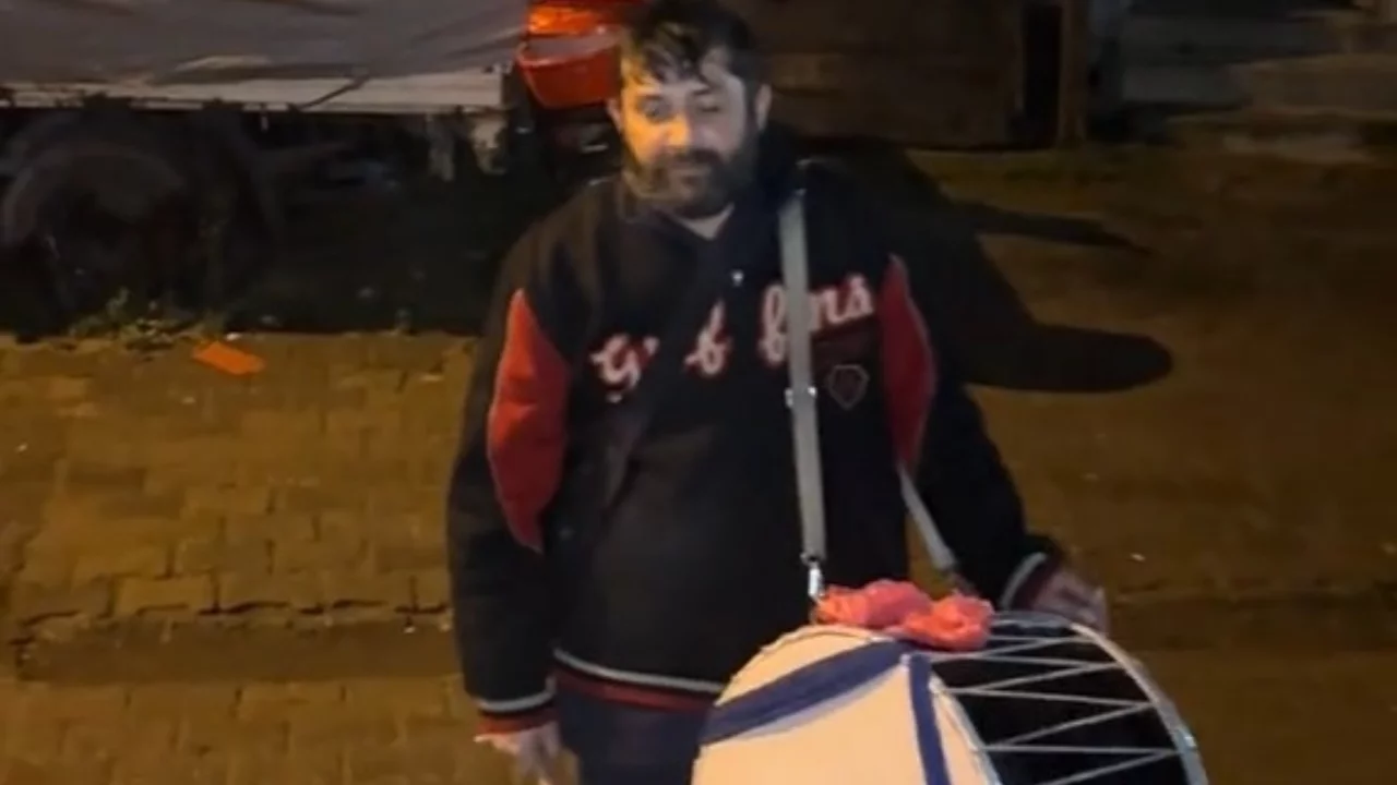 Davulcunun bahşiş pazarlığı gülümsetti