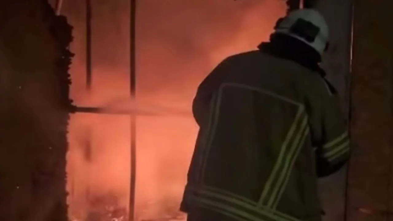 Depoda çıkan yangın çevrede panik yarattı! 