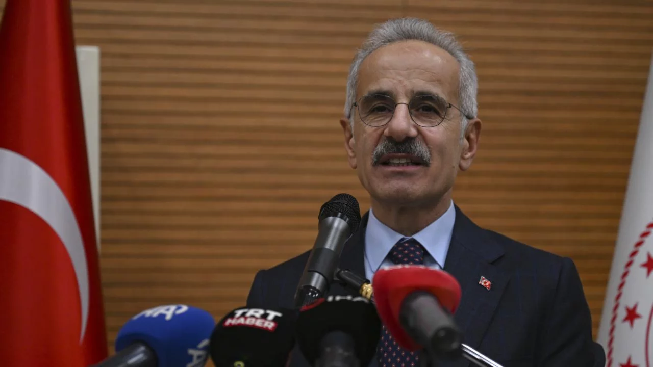 Bakan Uraloğlu: Ortadoğu'daki yolcuların tahliyesi Umman üzerinden gerçekleştiriliyor 