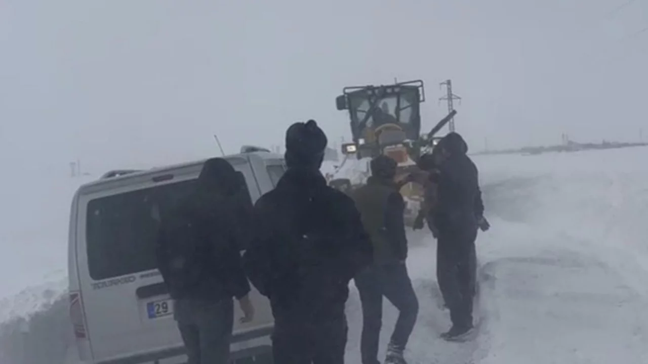 Kara saplanan 12 araç ve içindekiler kurtarıldı