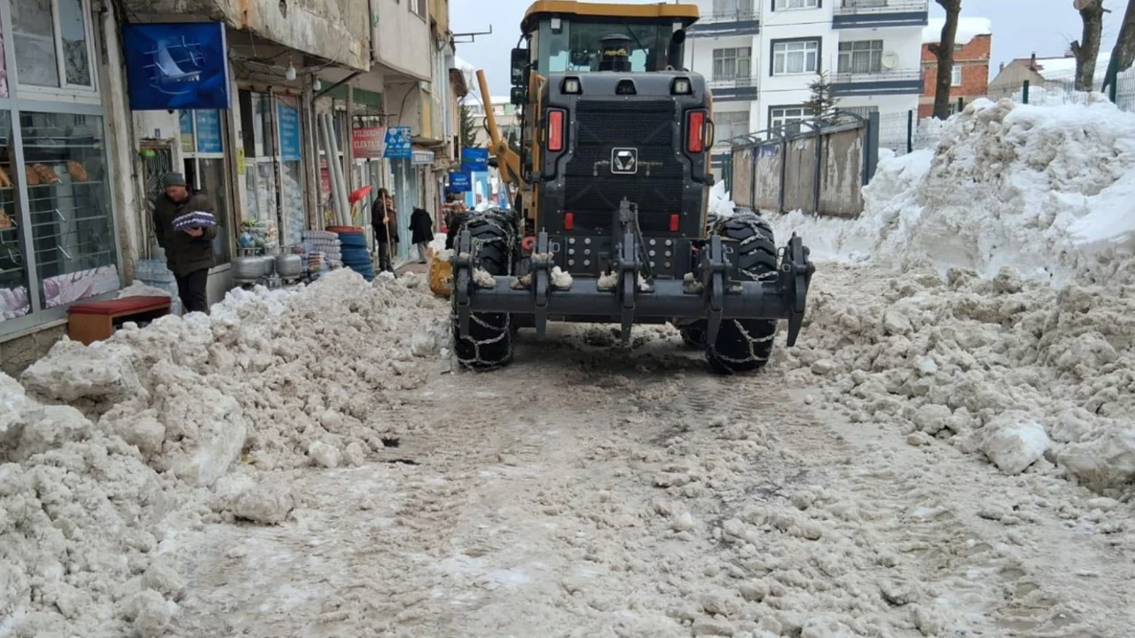 Kar ve buzlanma nedeniyle 2 ilçede eğitime ara verildi 
