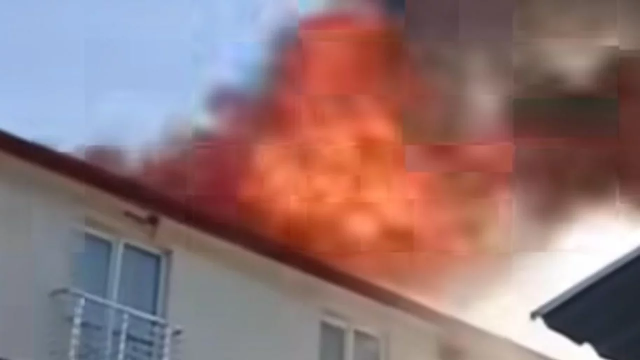 Bursa'da bacadan çıkan yangın çatıyı küle çevirdi!