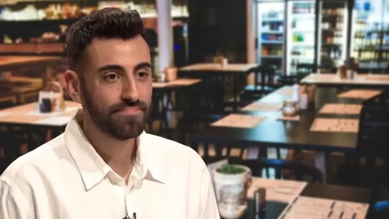 Ünlü şef ilk ısırıkta kabusu yaşadı! Apar topar hastaneye kaldırdılar