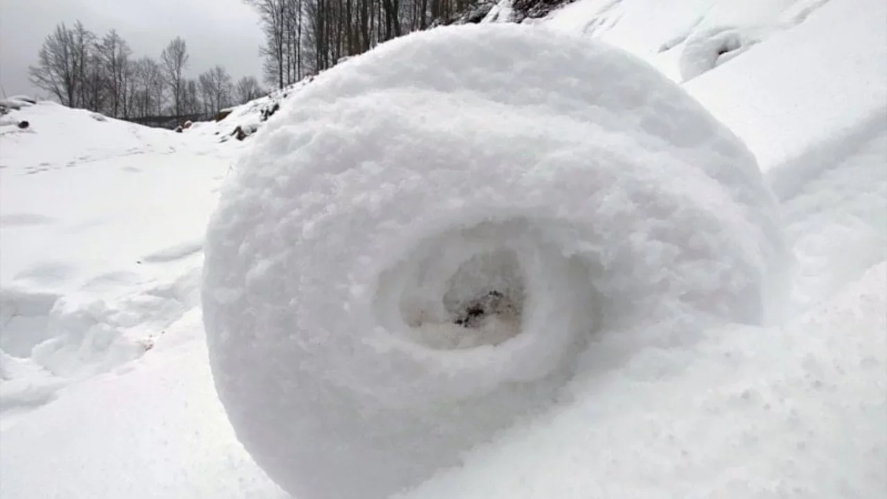 Nadir rastlanan doğa olayı: Kar ruloları
