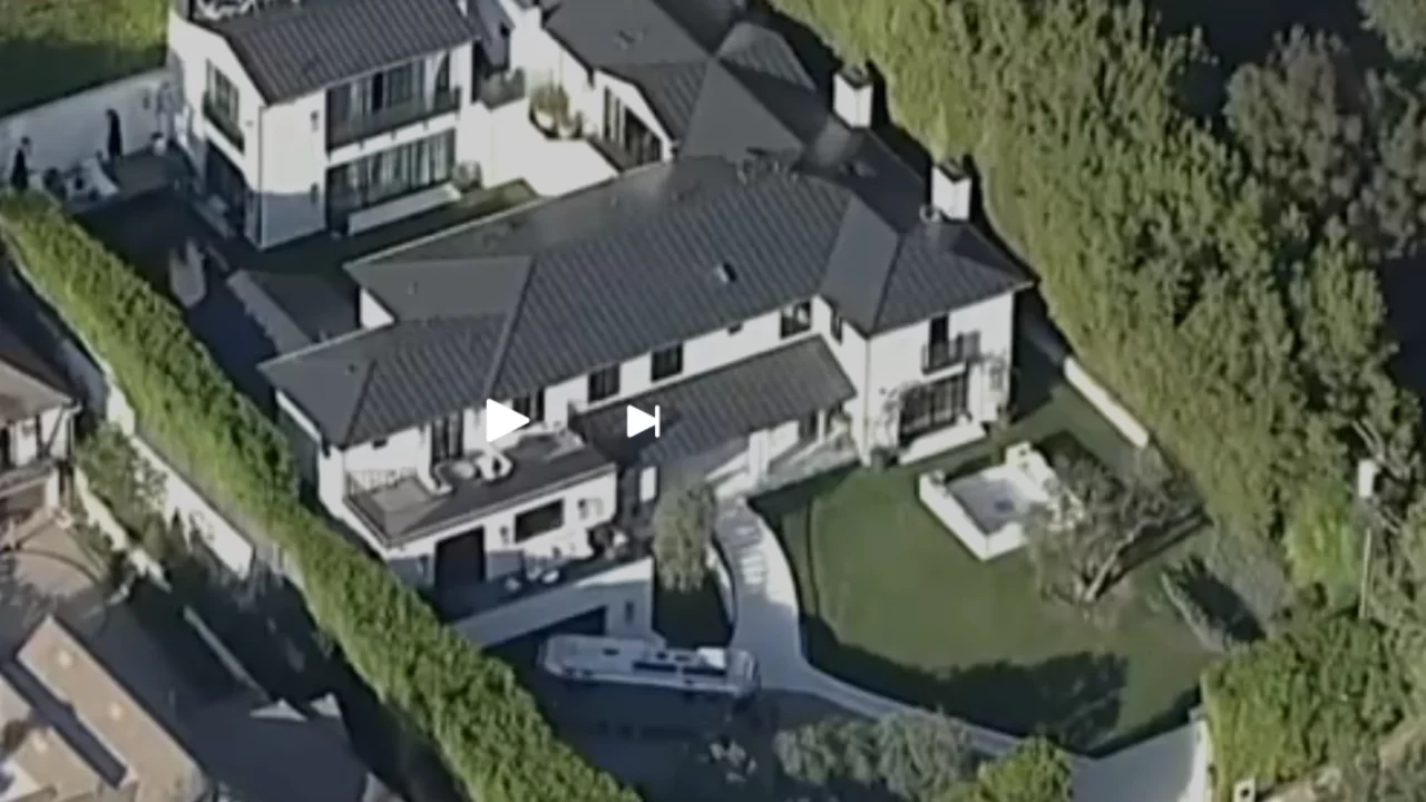 Ünlü şarkıcı Rihanna'nın evine silahlı saldırı düzenlendi 