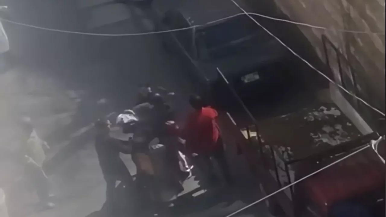 Aracına çarpan motokuryeyi darbetti; 'Yarım saat sonra görürsün' diyerek saldırdı