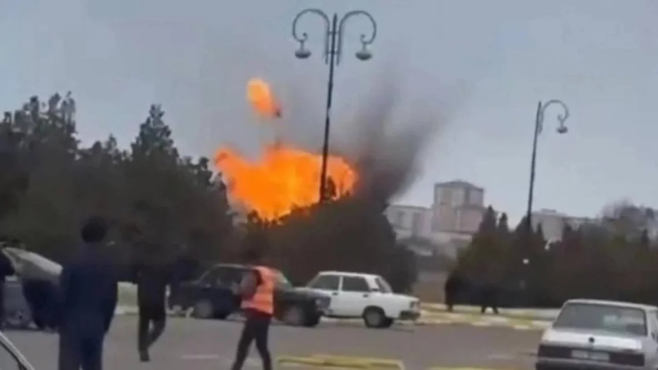 Azerbaycan İran'a uyguladığı kısıtlamaları kaldırdı