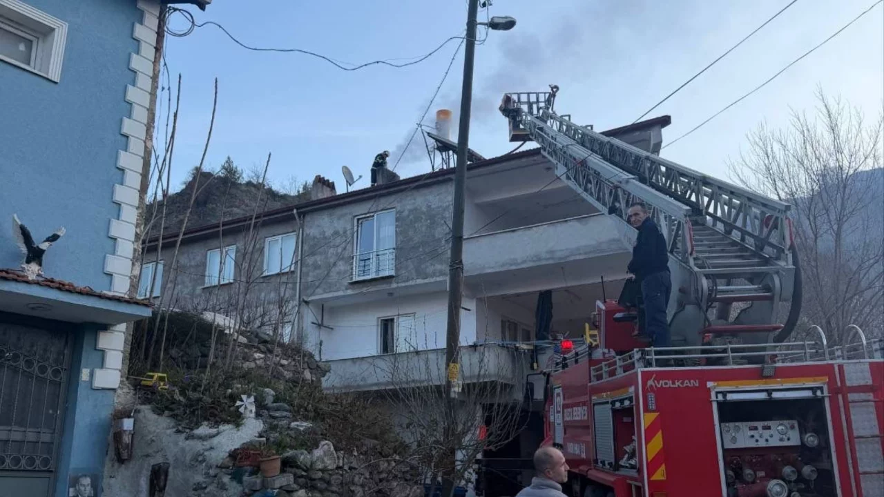 Bilecik'te evin bacasında çıkan yangın korkuttu