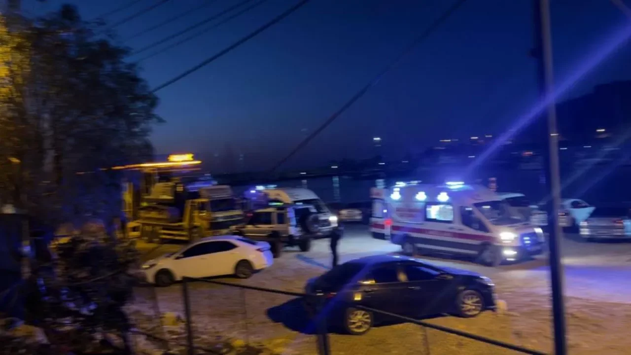 Antalya a&ccedil;ıklarında m&uuml;ltecileri taşıyan bot battı! &Ccedil;ok sayıda &ouml;l&uuml; ve yaralı var