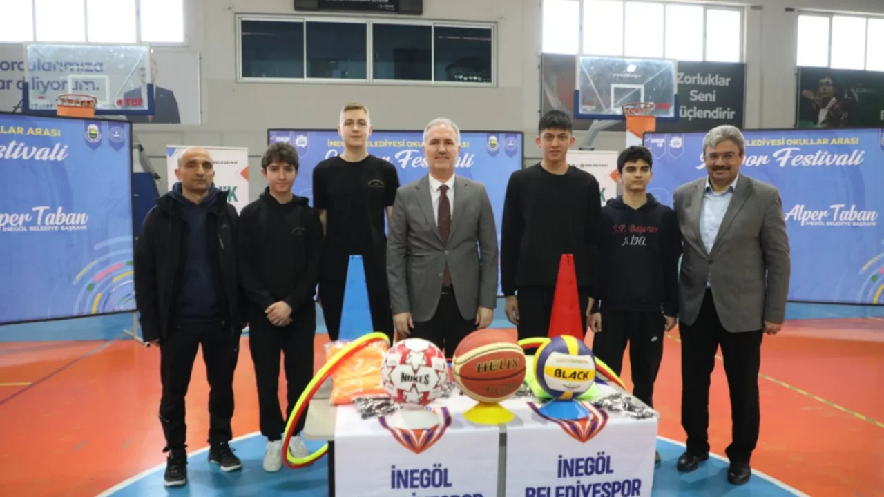 İnegöl Belediyesi'nden 80 okula 700 bin TL'lik spor malzemesi desteği