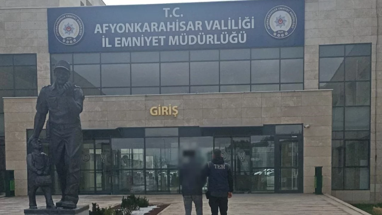 FET&Ouml;'den aranan eski komiser yardımcısını polis yakaladı