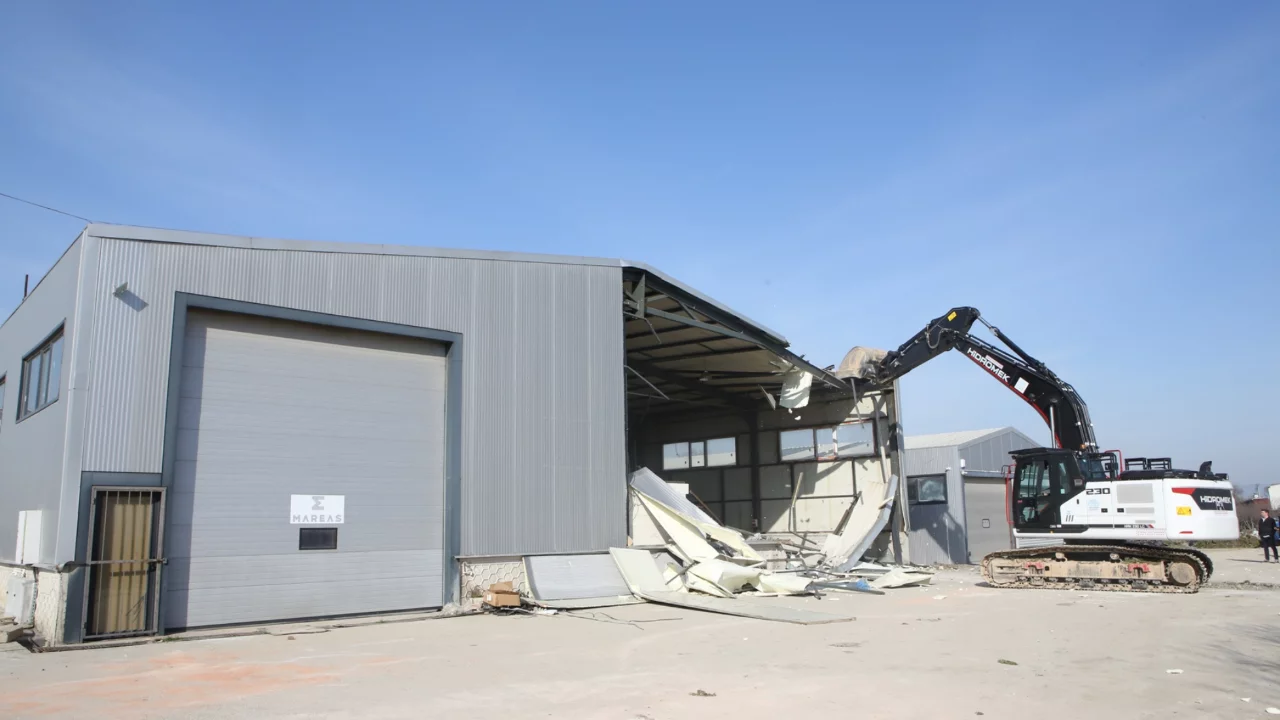 Nilüfer'de 4 kaçak bina yıkıldı!