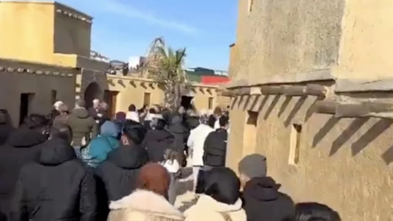 Film için kurulan Mekke platosu binlerce ziyaretçi ağırlıyor