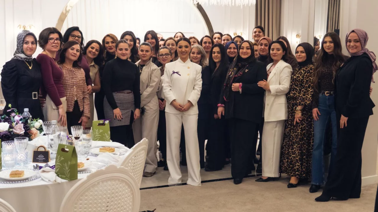  Mor Güç Kadın Ağı Platformu düzenlenen iftarda bir araya geldi