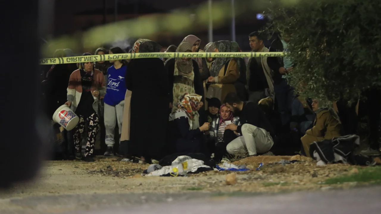 Eşini ve iki kızını &ouml;ld&uuml;ren polis memuruna 3 kez ağırlaştırılmış m&uuml;ebbet