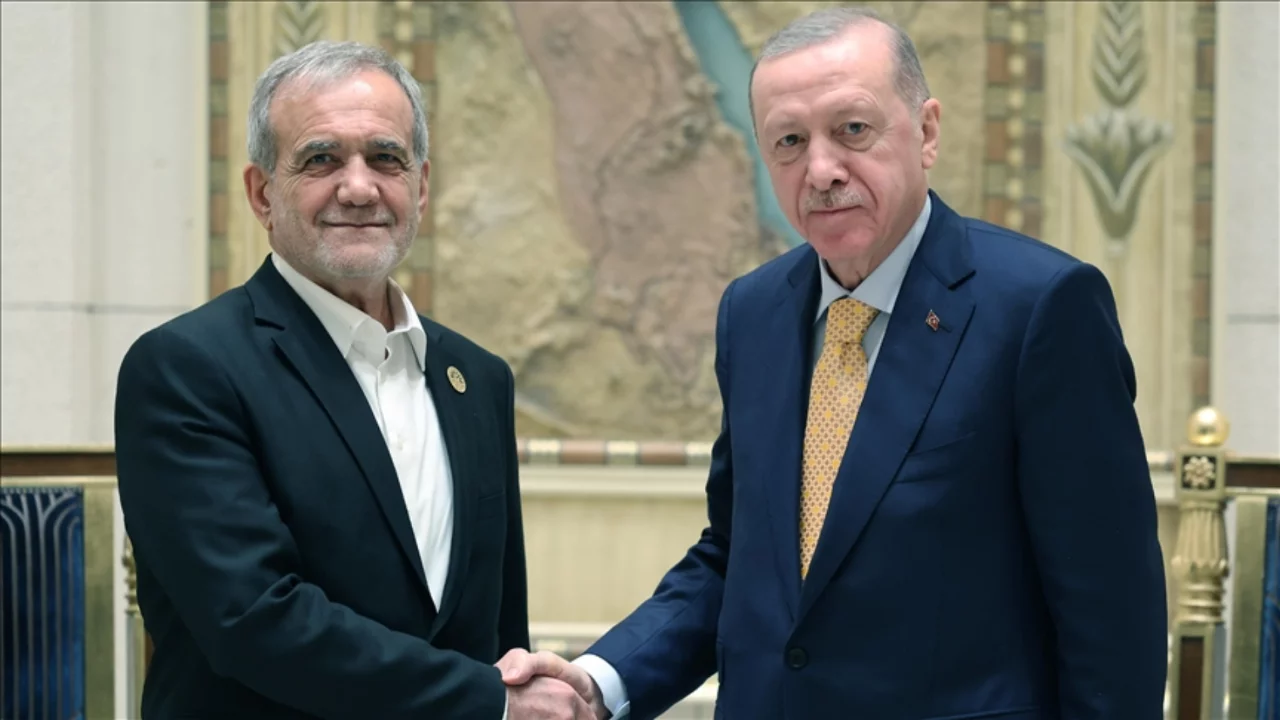 İran Cumhurbaşkanı Pezeşkiyan, Cumhurbaşkanı Erdoğan'a f&uuml;ze a&ccedil;ıklamasında bulundu