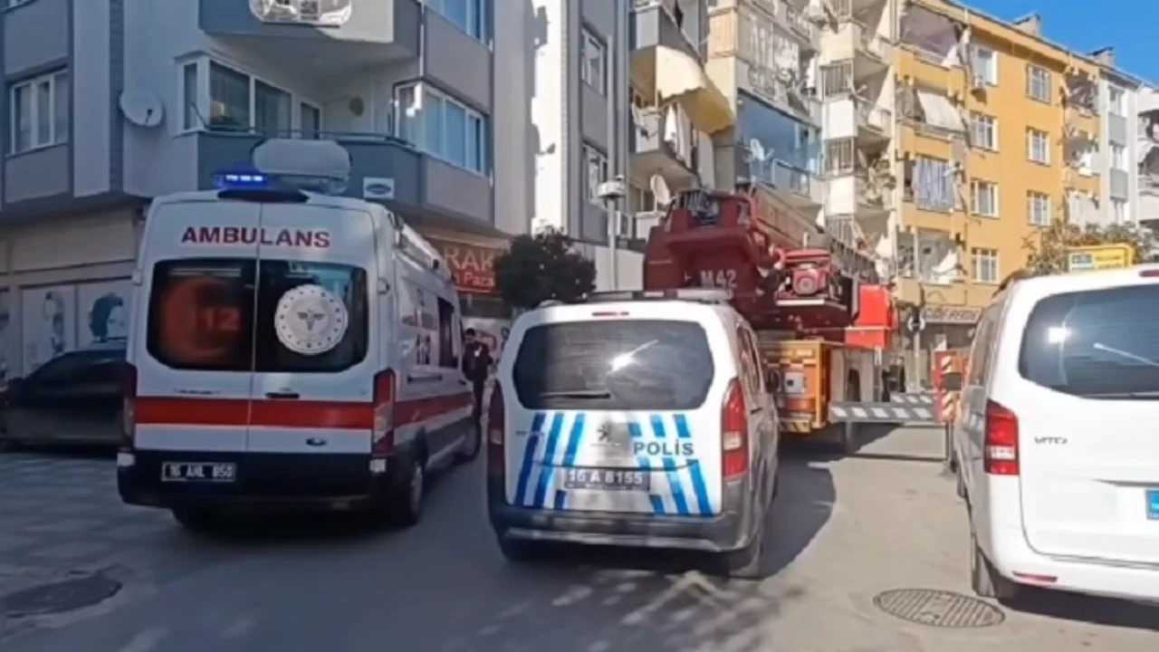 Bursa'da kapıyı açmayan yaşlı çift için ekipler seferber oldu