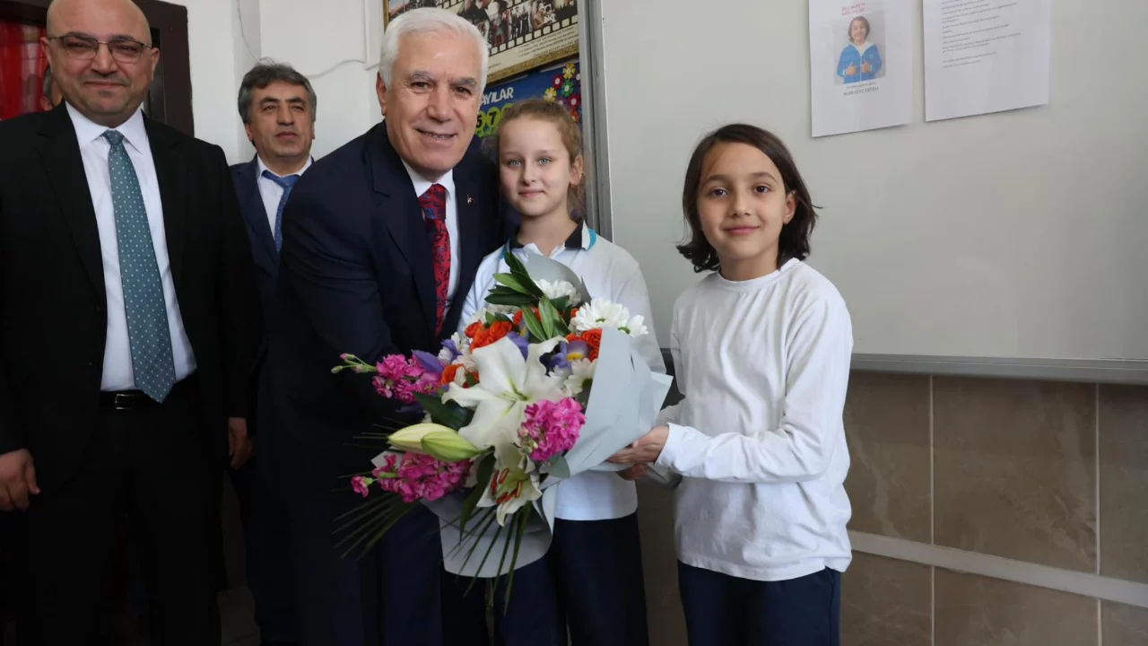 Bursa'da minik başkan sözünü tuttu: Mustafa Bozbey sınıfa geldi