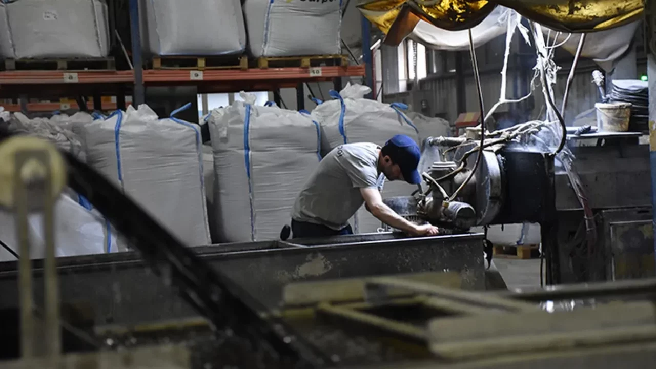 TÜİK açıkladı: Sanayi üretimi ocak ayında geriledi 