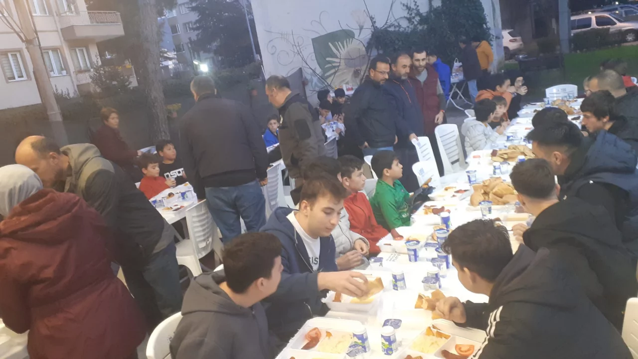 Bursa'da Karaman Balkanspor iftarda buluştu