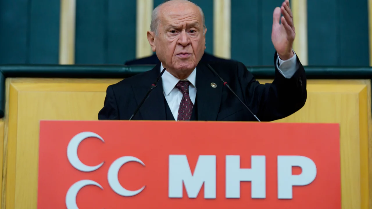 Türkiye'ye düşen füzeler sonrası rest çekti! Bahçeli "Cümle &acirc;lem bilsin" diyerek açık açık uyardı
