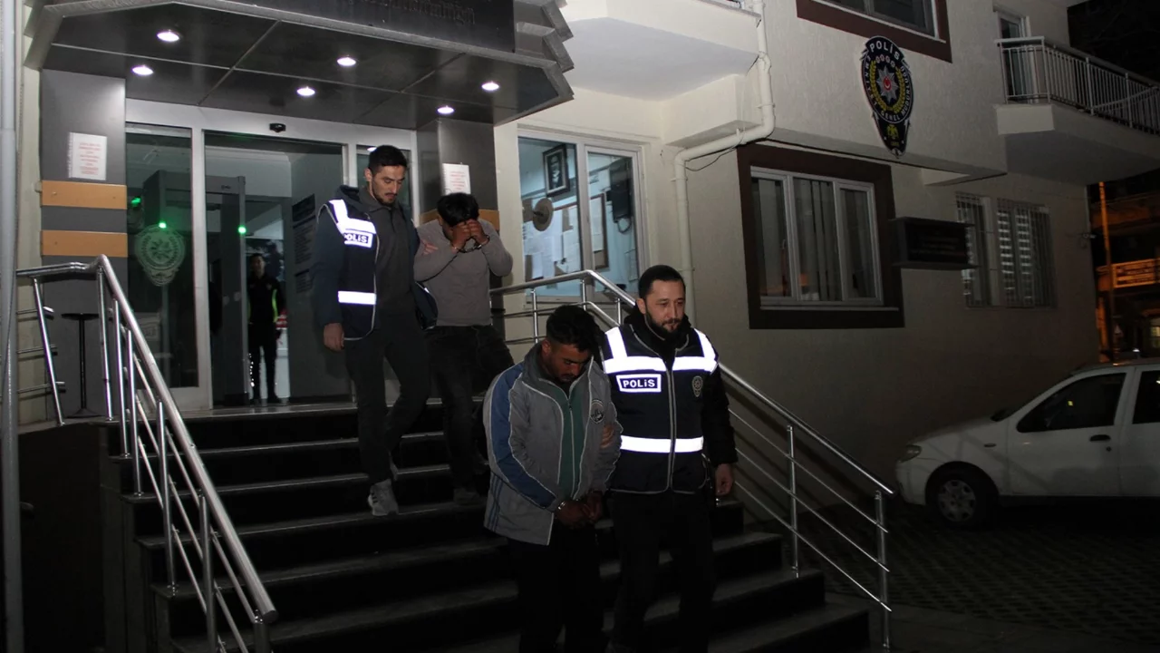 İnşaattan hırsızlık yapan 2 şüpheli tutuklandı