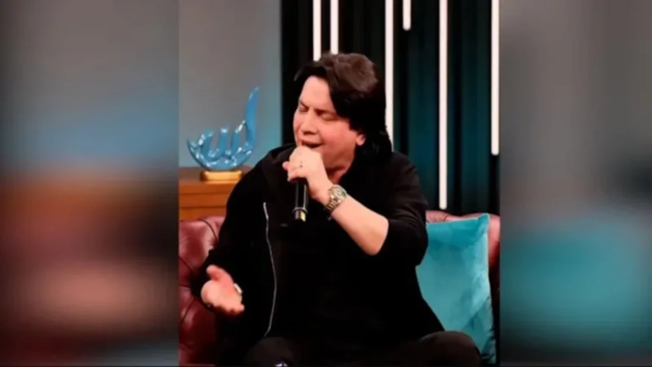 Şarkıcı Murat Başaran'dan 'Kabe'de Hacılar' performansı geldi