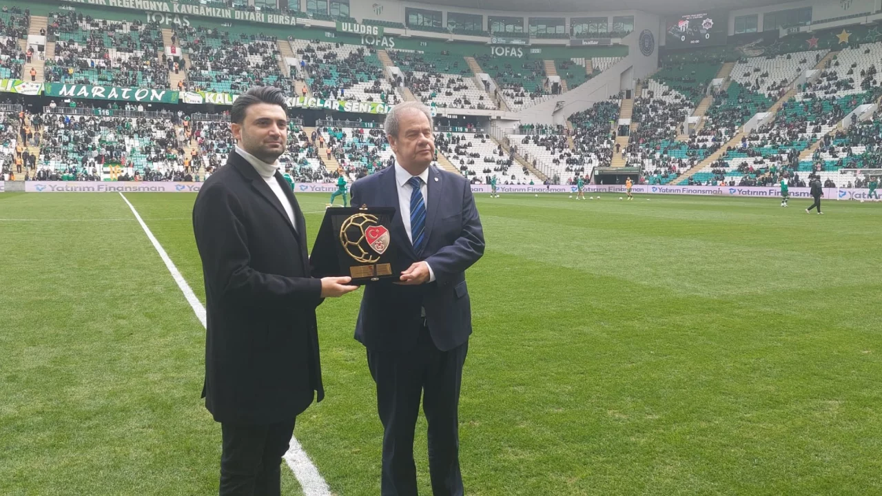  Bursaspor, Fenerbahçe ve Fatih Tekke'ye fair play ödülleri takdim edildi
