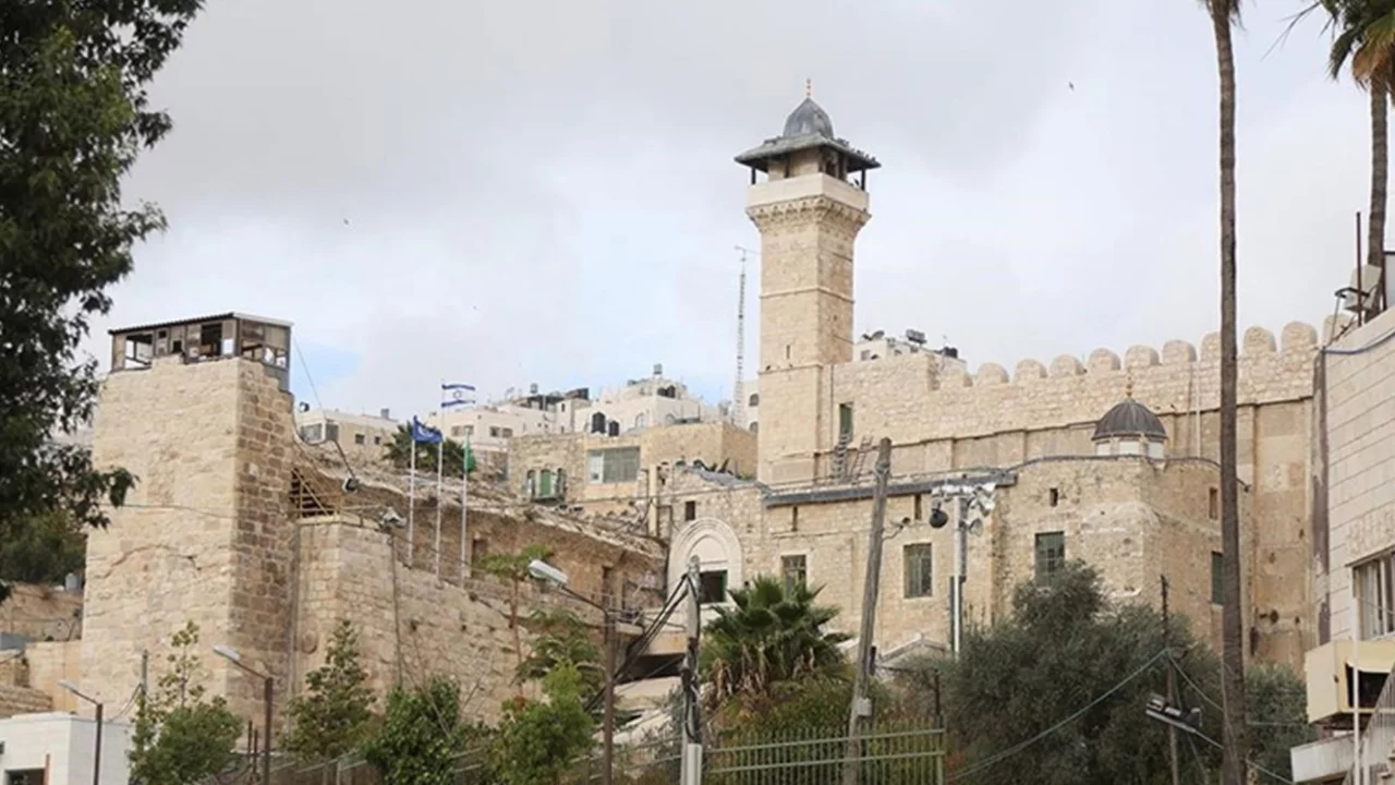 Harem-i İbrahim Camisi'nde cemaat sayısına kısıtlama