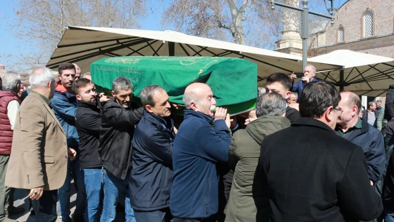 Balıkesir'in tanınmış esnafının cenazesi toprağa verildi