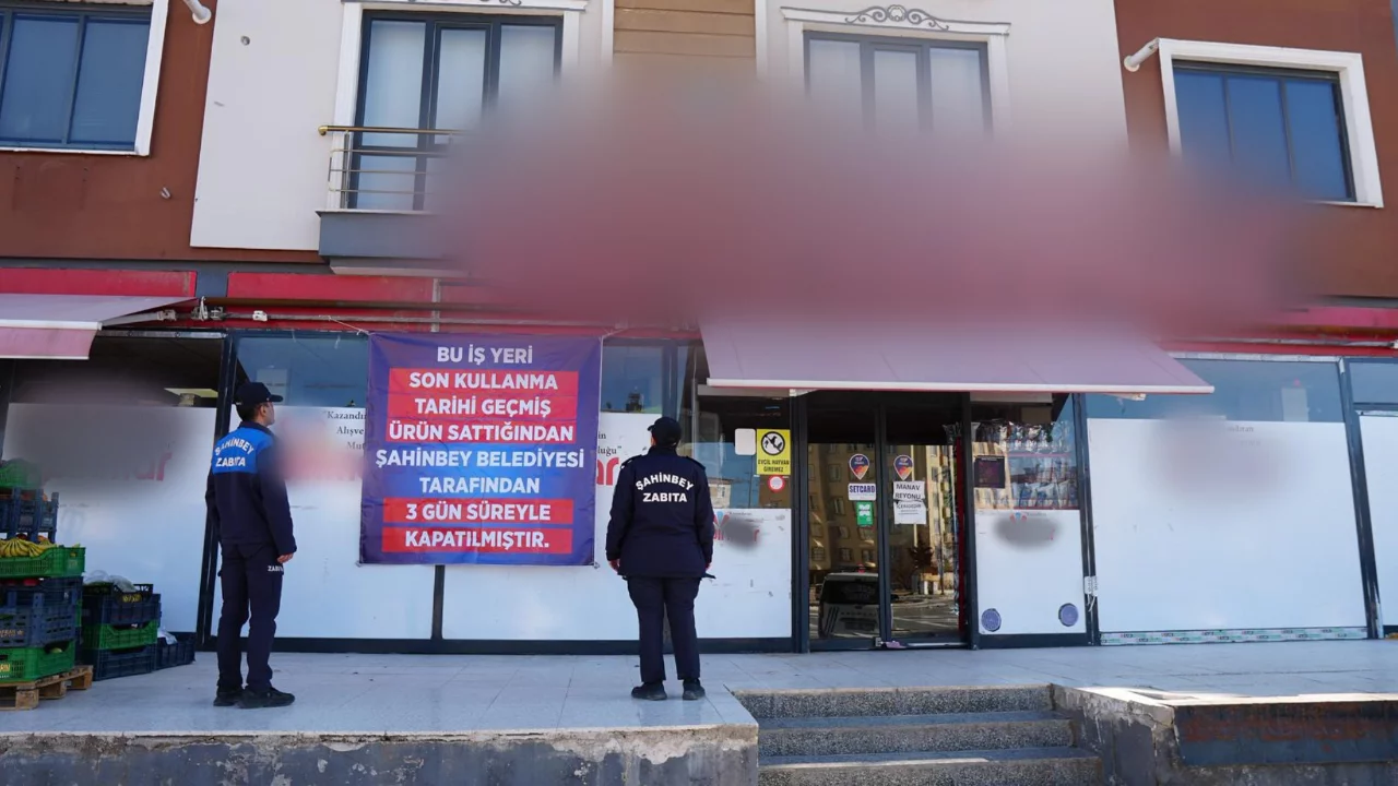 Tarihi geçmiş ürün satan 3 market 3'er gün süreyle kapatıldı