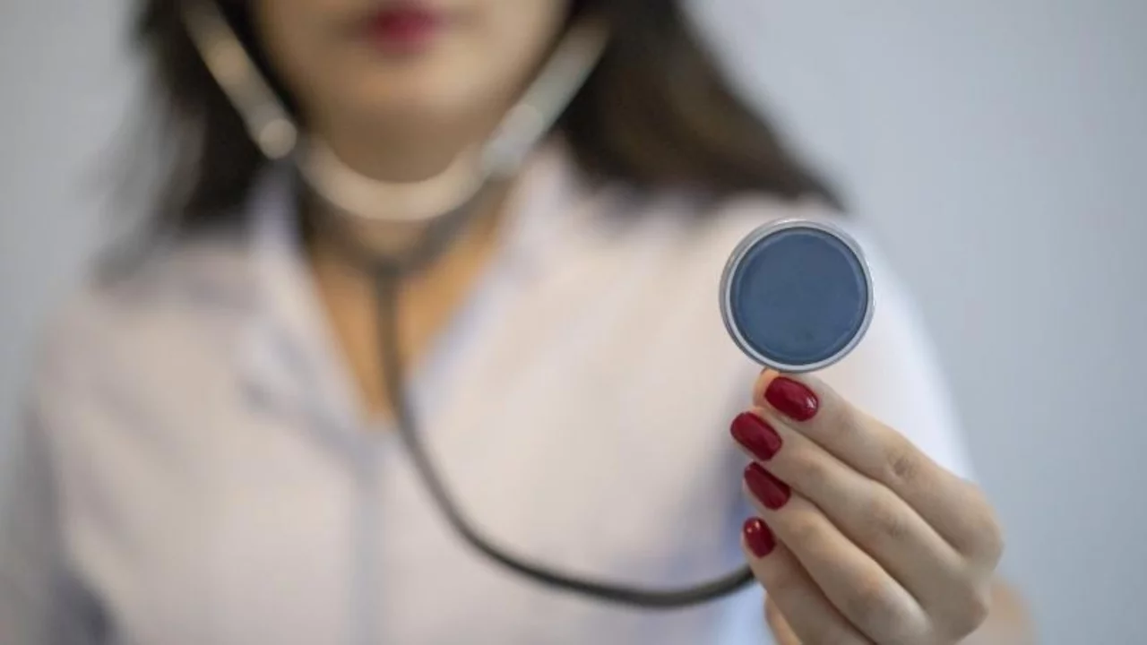 Sağlık çalışanlarının nöbet ücretlerine sınırlama getir...