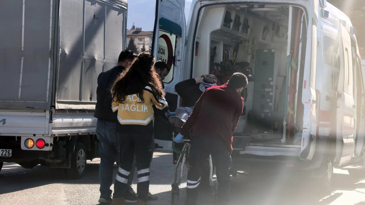 Bursa'da köprülü kavşakta kaza!