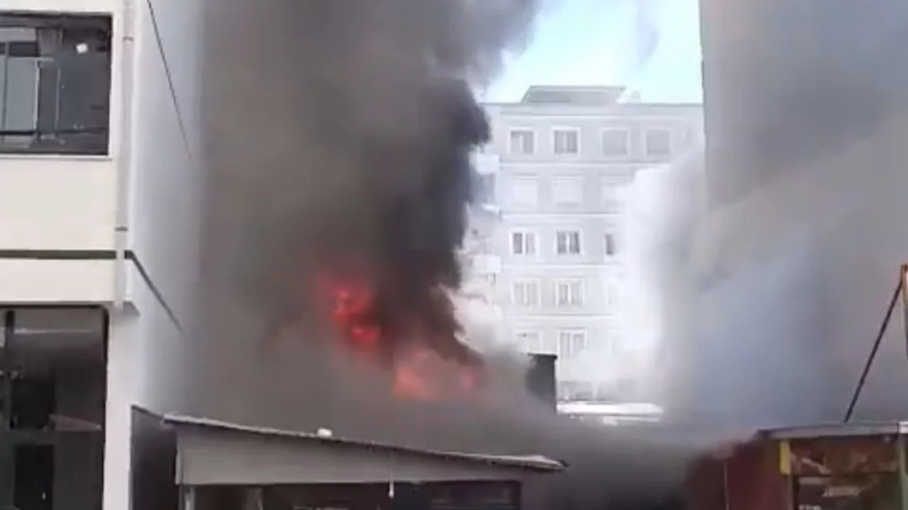 Manavda &ccedil;ıkan yangını itfaiye s&ouml;nd&uuml;rd&uuml;